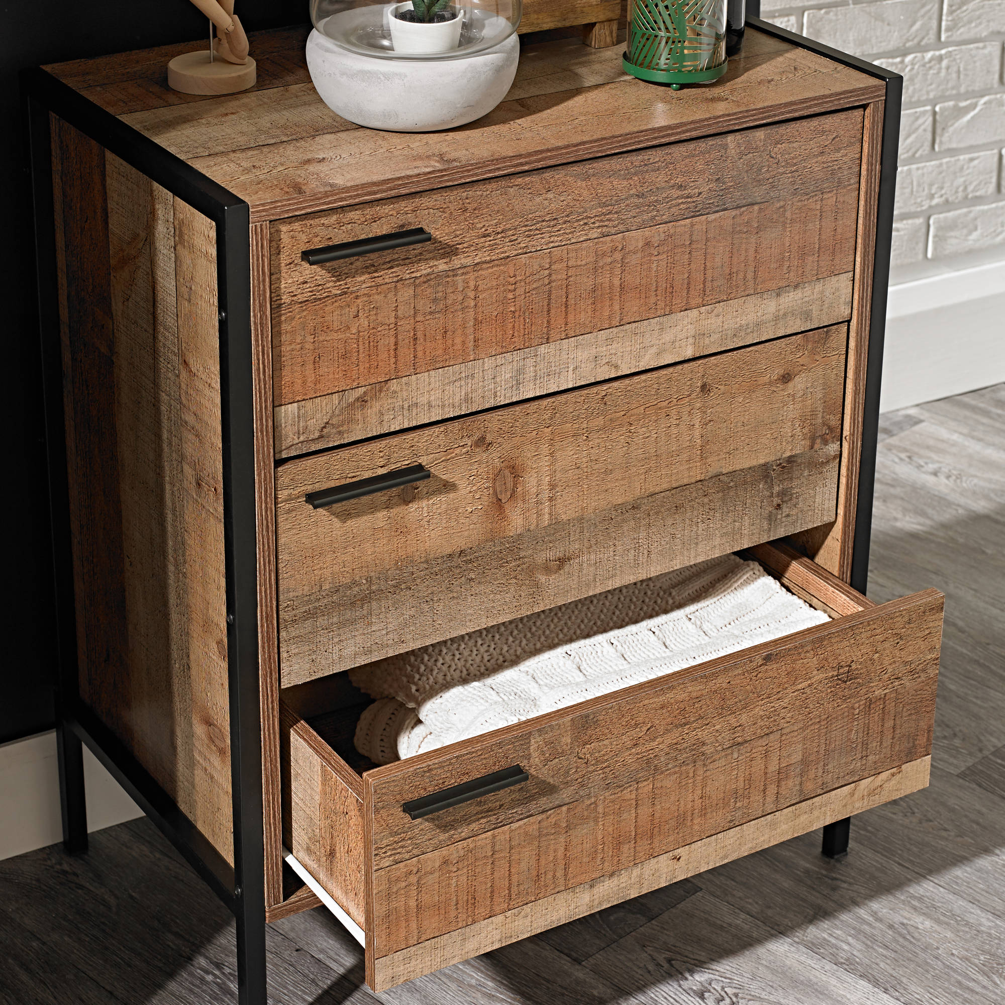 Aske 3 Drawer Chest of Drawers - Ezzo