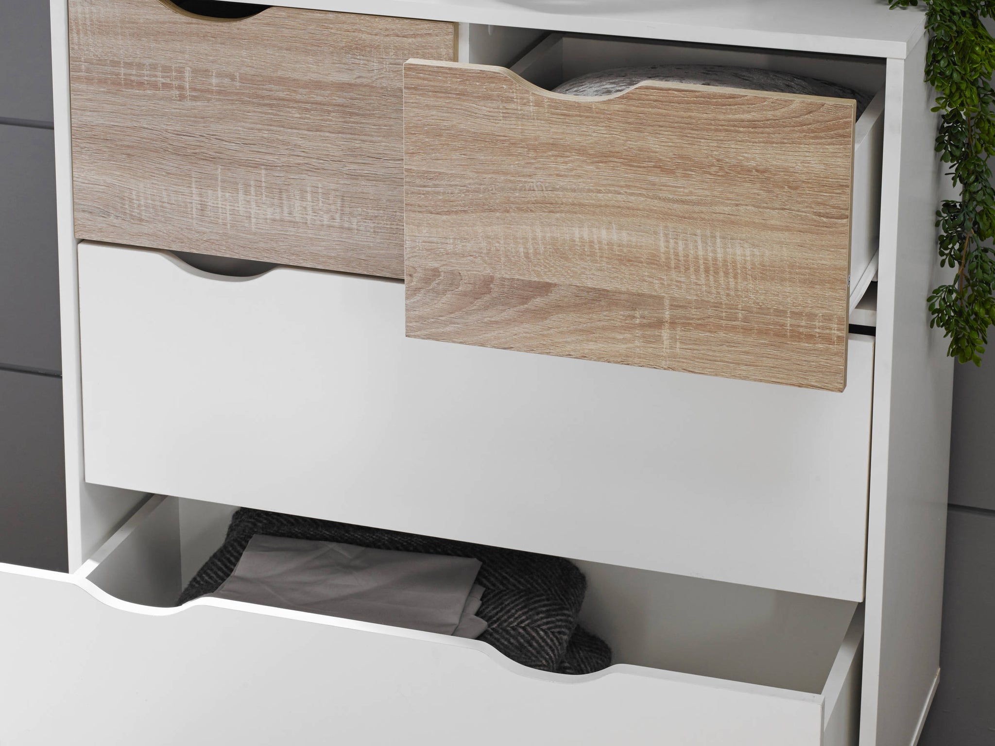 Solna 4 Drawer Chest - Ezzo