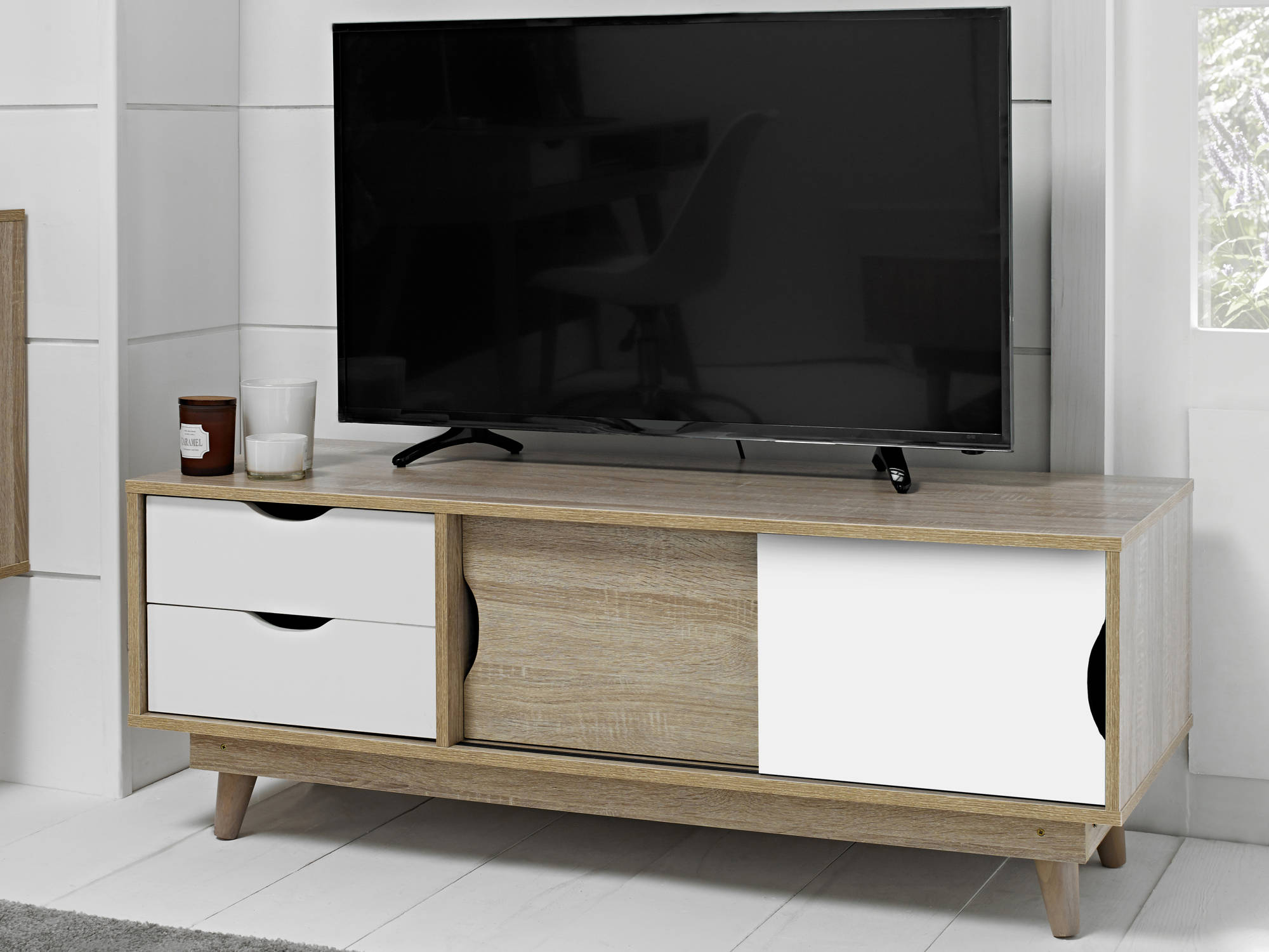 Svalbard TV Unit in White - Ezzo